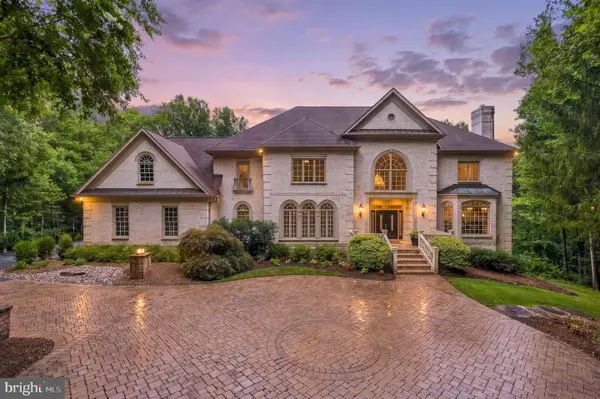 10500 Dalkeith Ct, OAKTON, VA 22124