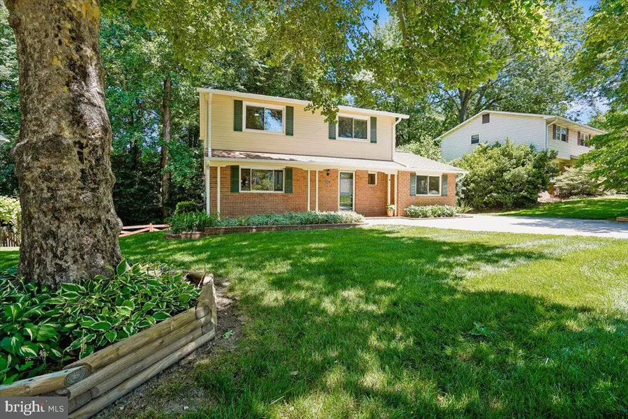 4945 Gainsborough Dr, Fairfax, VA 22032 - #2