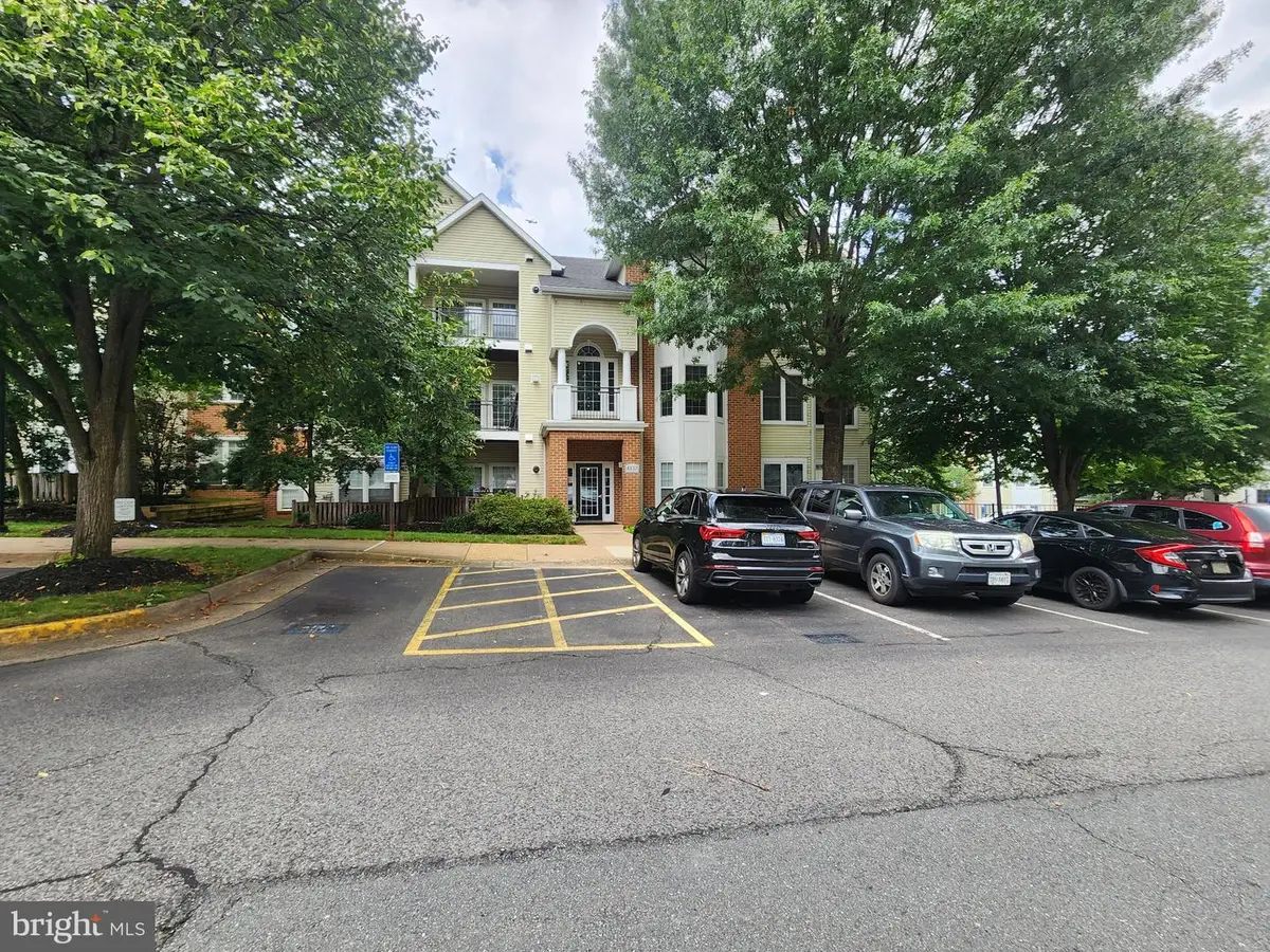 4137 Fountainside Ln #103, Fairfax, VA 22030 - #1