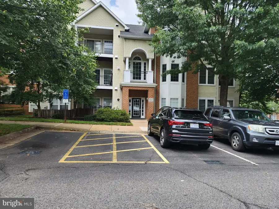4137 Fountainside Ln #103, Fairfax, VA 22030 - #2