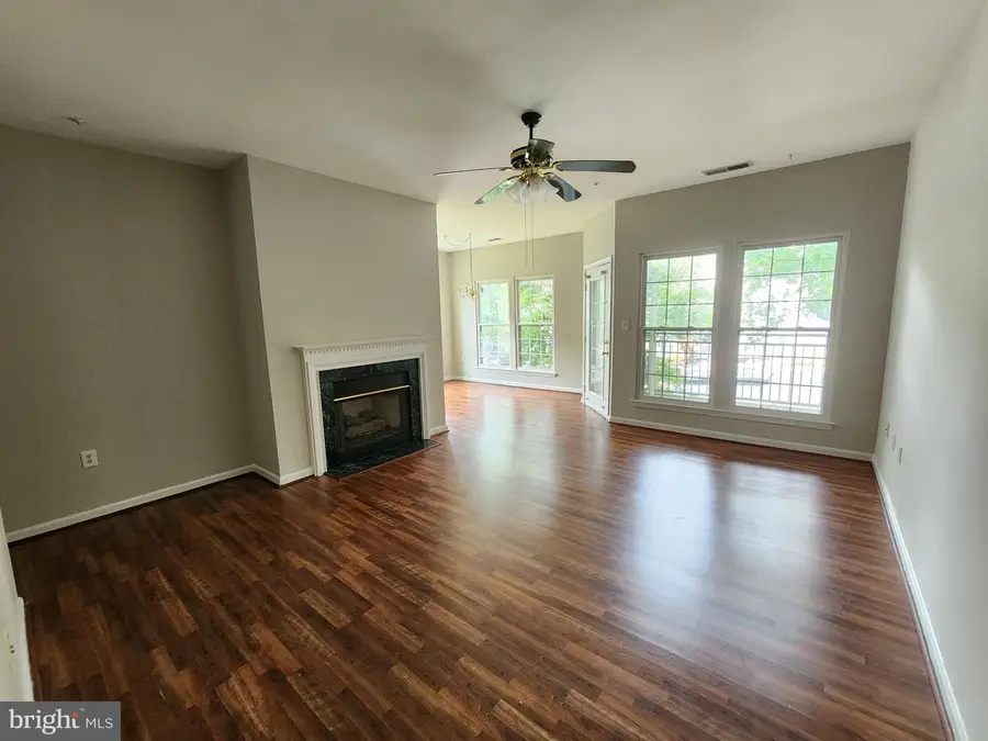 4137 Fountainside Ln #103, Fairfax, VA 22030 - #3