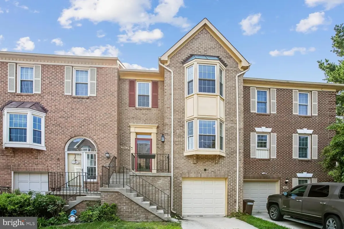5944 Norham Dr, Alexandria, VA 22315 - #1