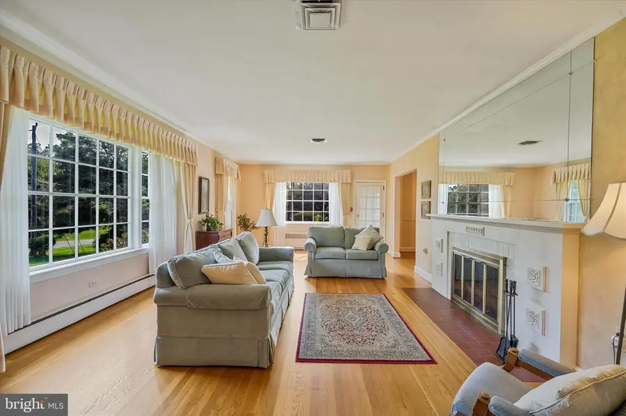 6433 Vale St, Alexandria, VA 22312 - #2