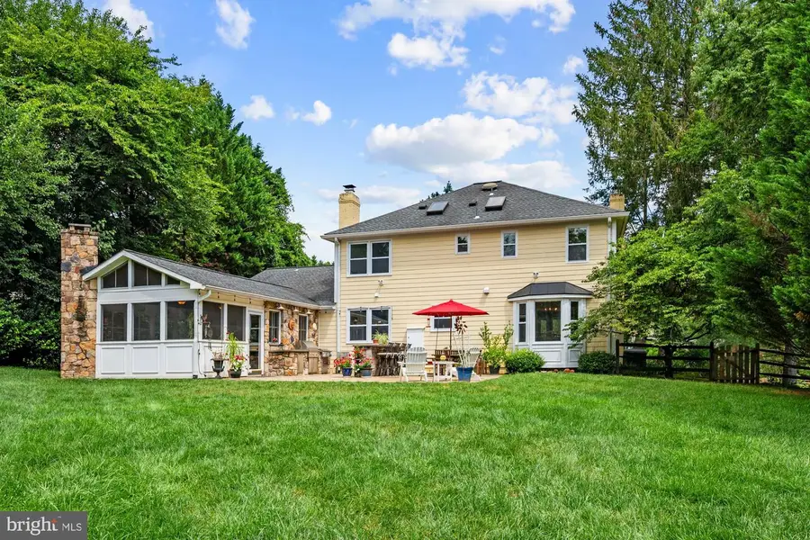 10855 Weisiger Ln, Oakton, VA 22124 - #2