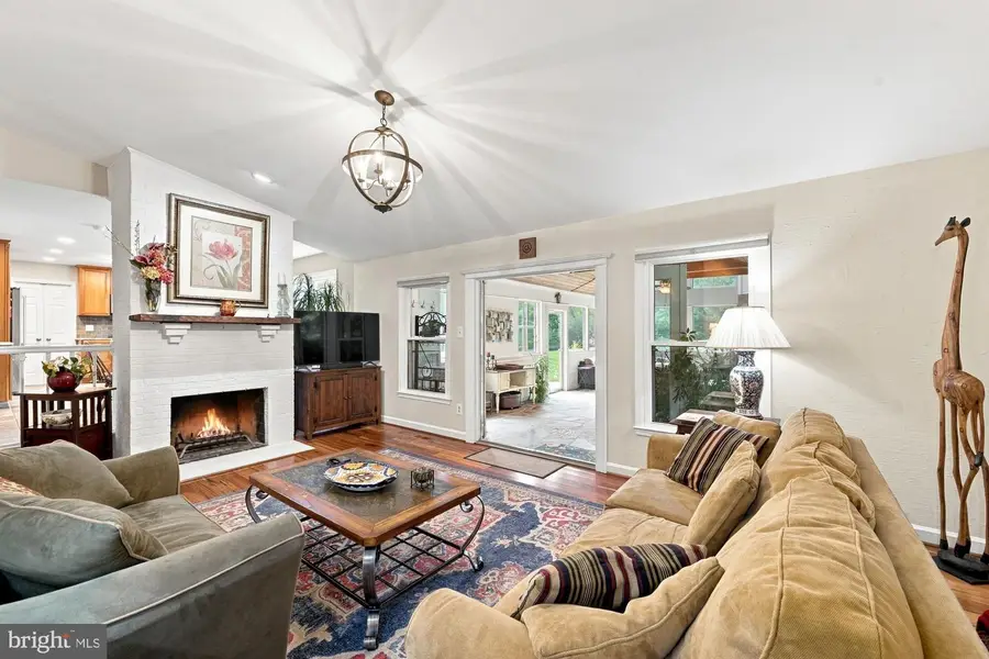 10855 Weisiger Ln, Oakton, VA 22124 - #3