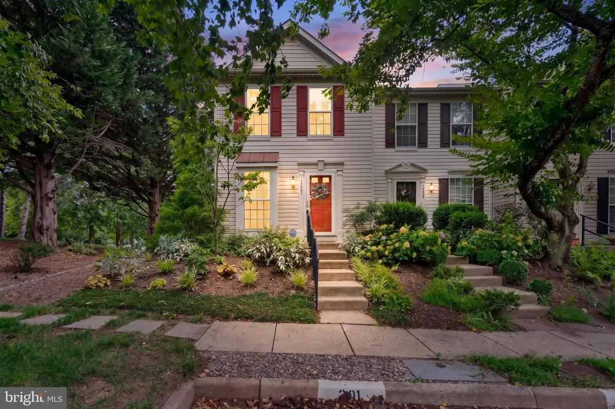 14201 Upperridge Ct, Centreville, VA 20121 - #1