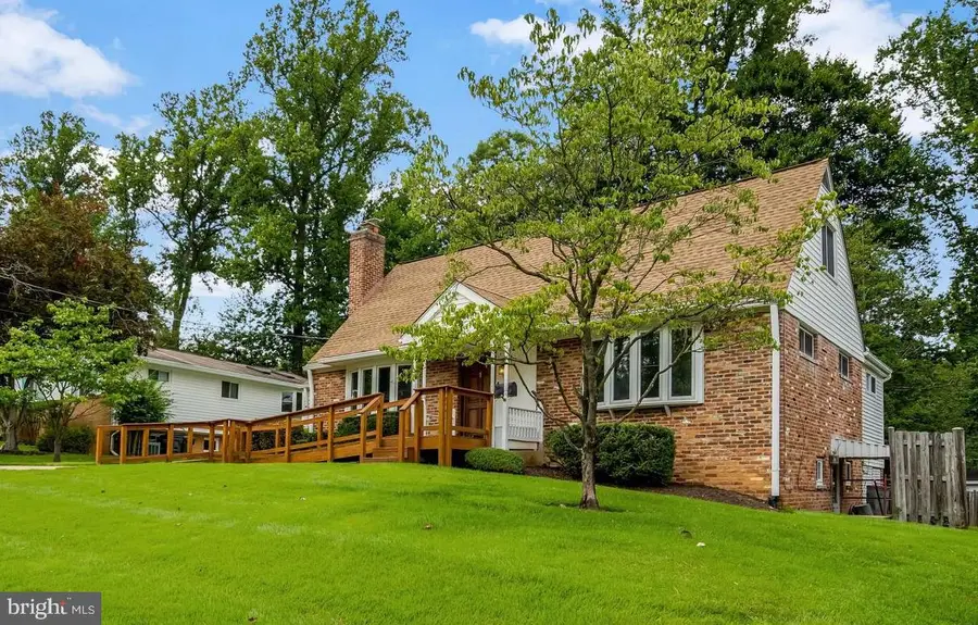 8710 Piccadilly Pl, Springfield, VA 22151 - #2