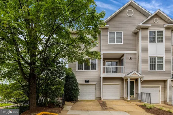 12841 Fair Briar Ln #12841, FAIRFAX, VA 22033
