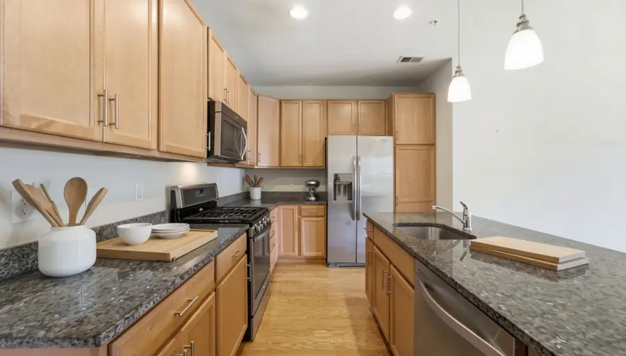 2939 Finsbury Pl #103, Fairfax, VA 22031 - #3