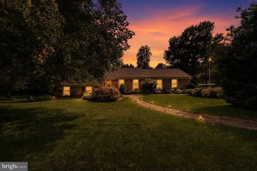 9307 Shari Dr, Fairfax, VA 22032 - #2