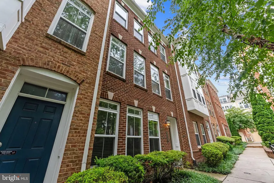9652 Pullman Pl, Fairfax, VA 22031 - #2