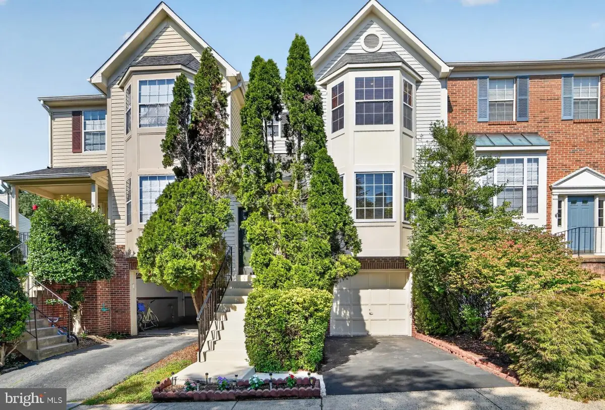 6888 Kerrywood Cir, Centreville, VA 20121 - #1
