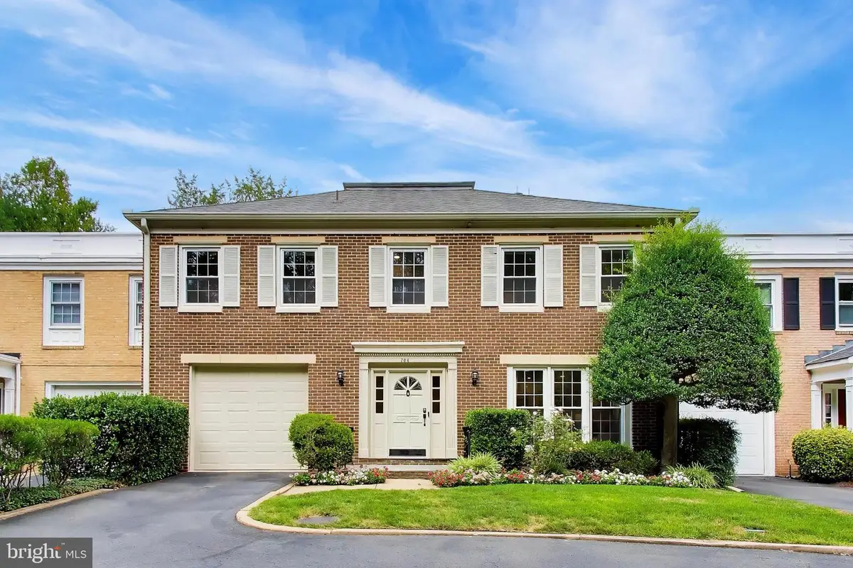 704 Blueberry Hill Rd, McLean, VA 22101 - #1