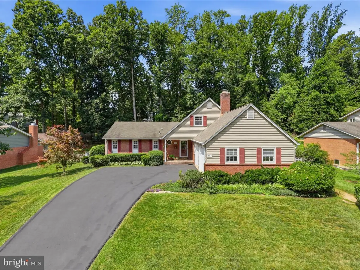 6012 Nassau Dr, Springfield, VA 22152 - #1