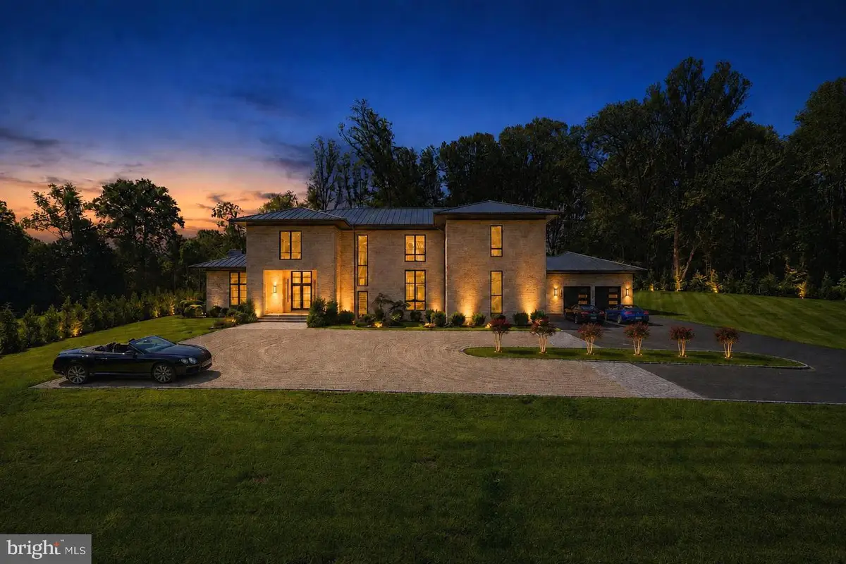 1036 Towlston Rd, McLean, VA 22102 - #1