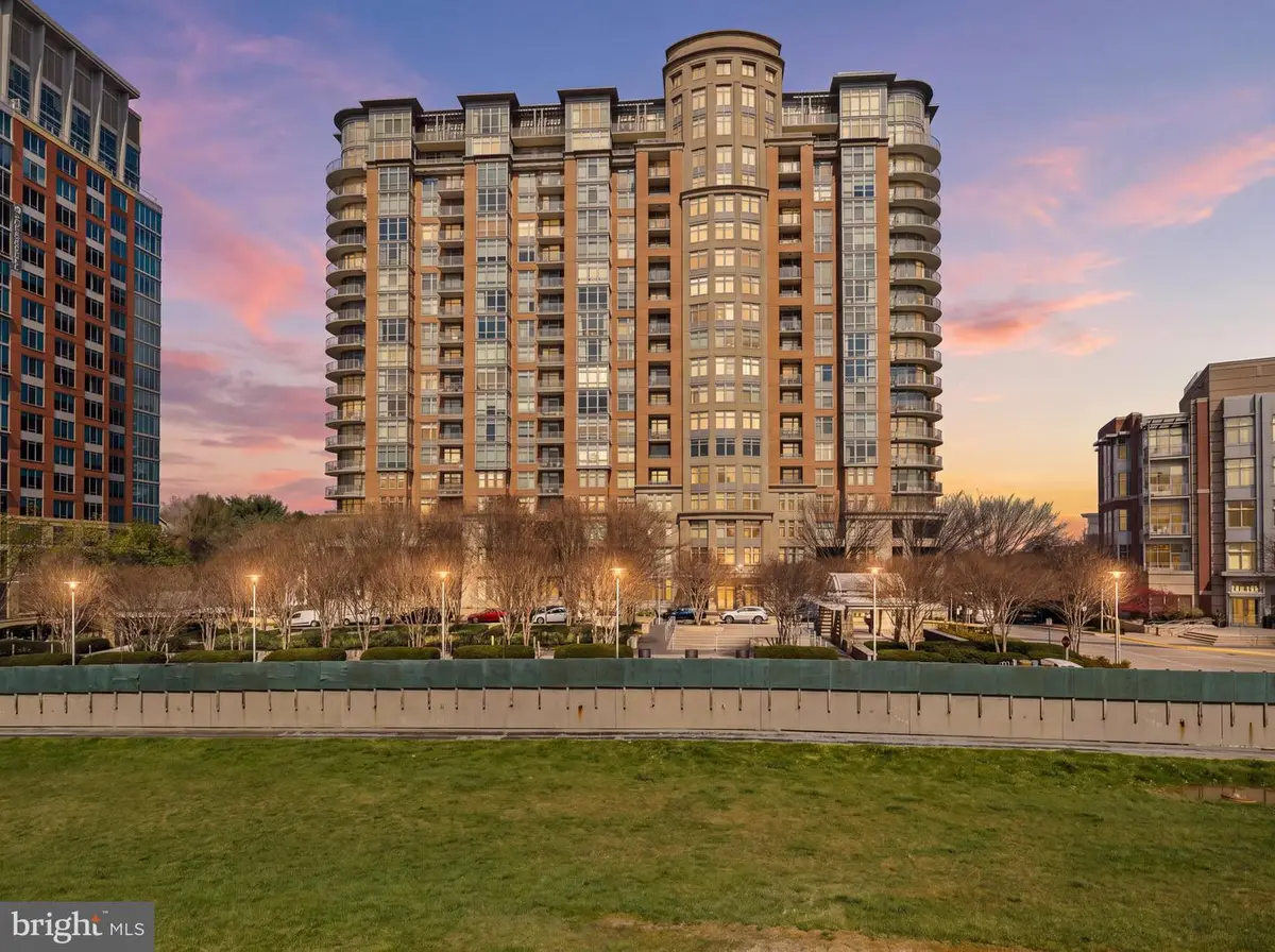 8220 Crestwood Heights Dr #1015, McLean, VA 22102 - #1