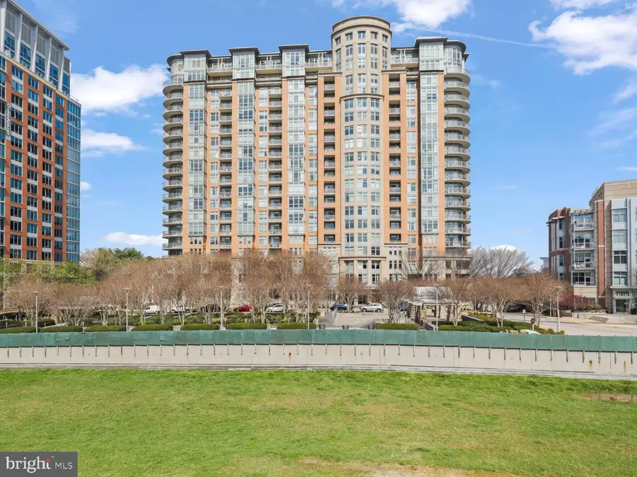 8220 Crestwood Heights Dr #1015, McLean, VA 22102 - #3