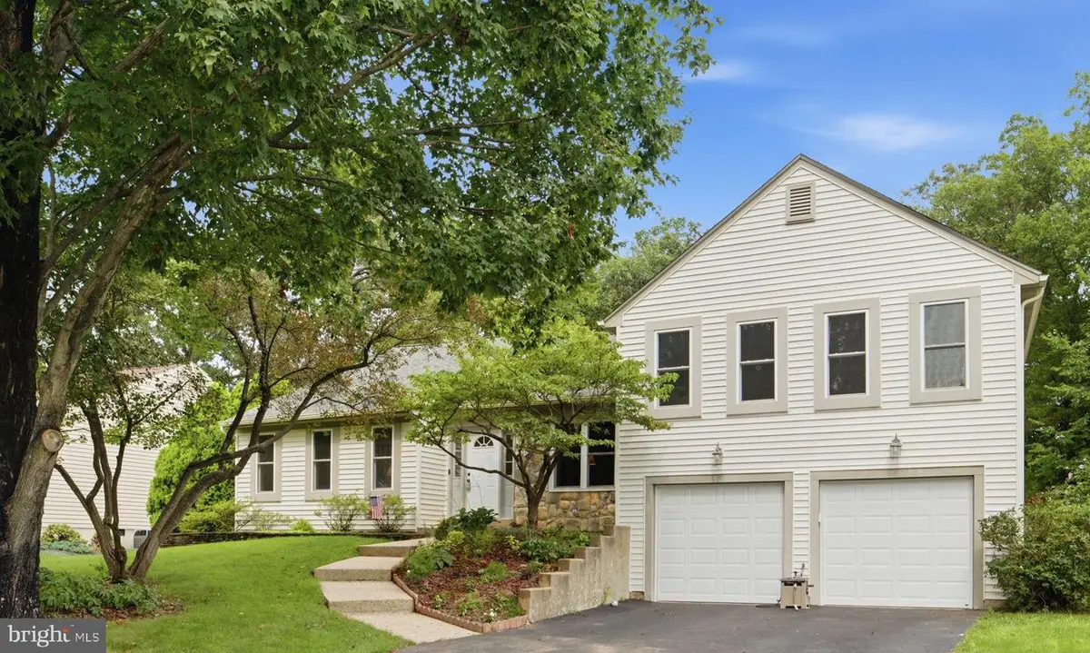 15104 Honsena Dr, Centreville, VA 20120 - #1