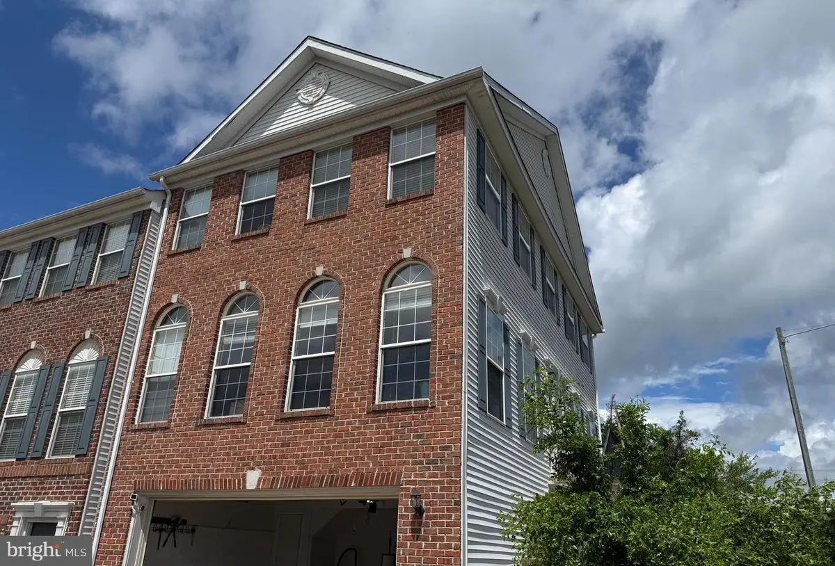 6350 Regal Oak Dr, Springfield, VA 22152 - #1