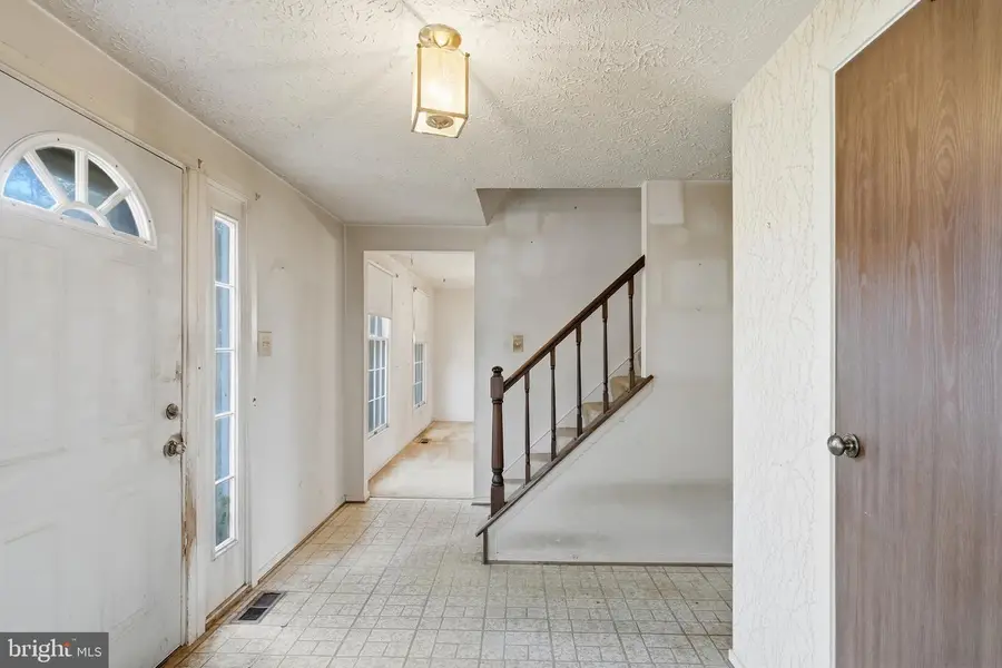 9812 Summerday Dr, Burke, VA 22015 - #3