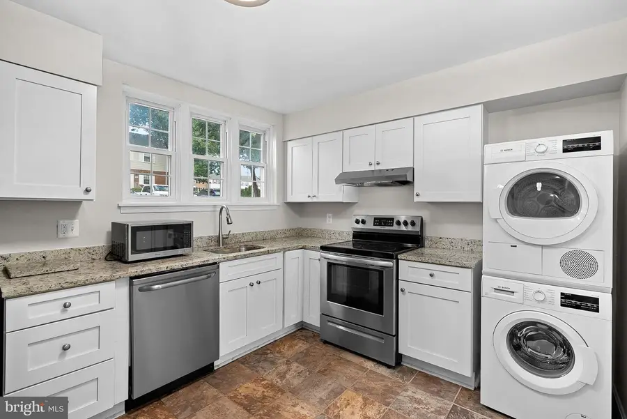 14409 Turin Ln, Centreville, VA 20121 - #2