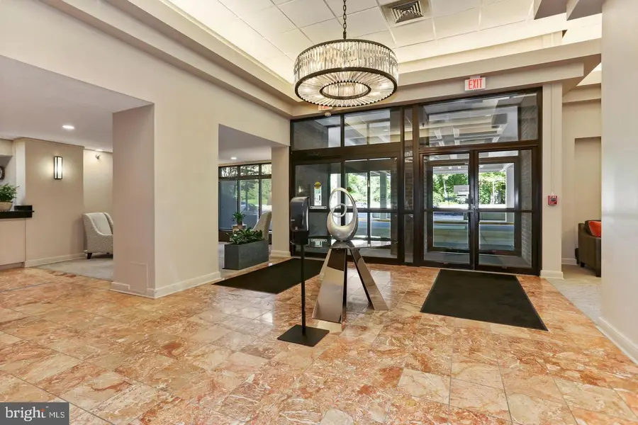 1808 Old Meadow Rd #302, McLean, VA 22102 - #3