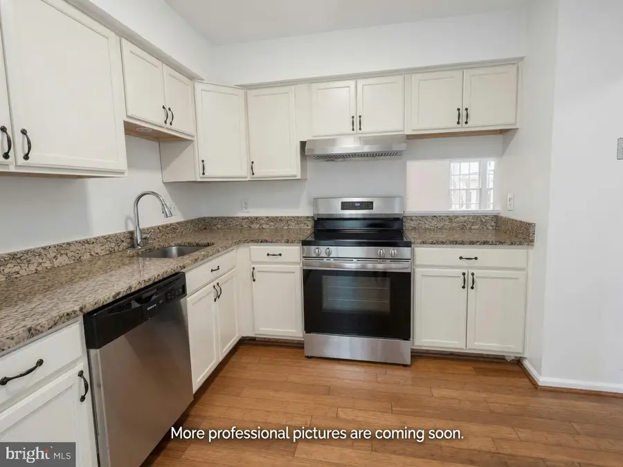 14829 Hancock Ct, Centreville, VA 20120 - #3