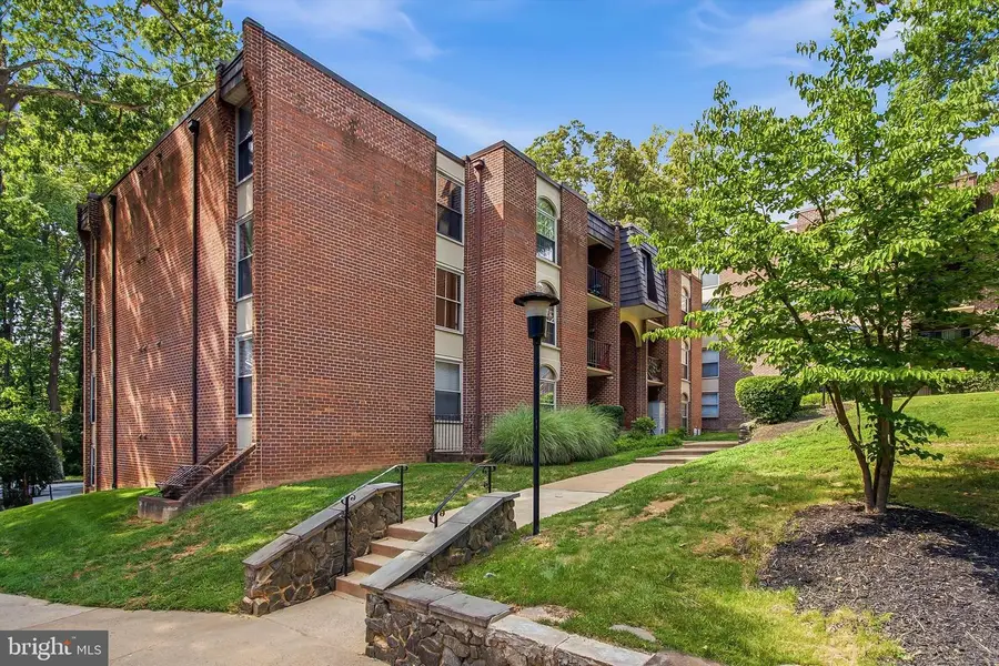 3318 Woodburn Village Dr #t3, Annandale, VA 22003 - #2
