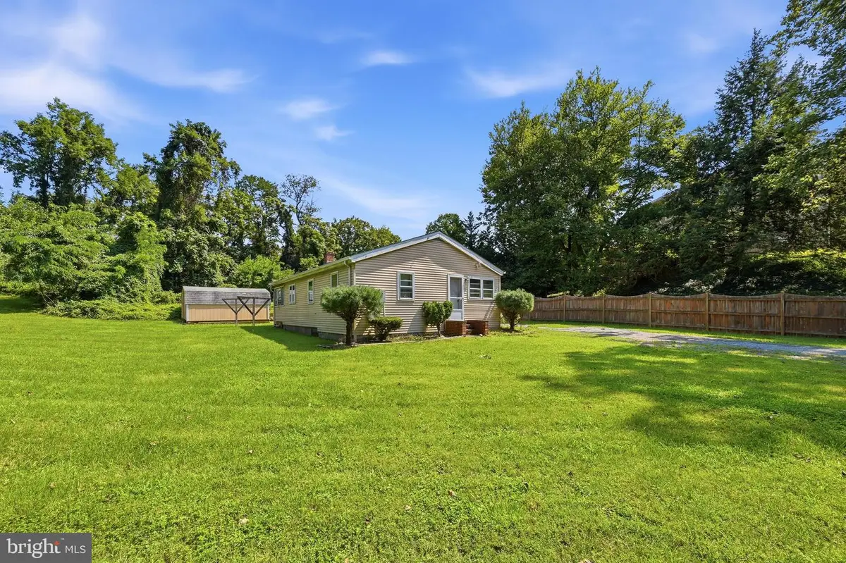 5904 Carver Pl, Falls Church, VA 22041 - #1