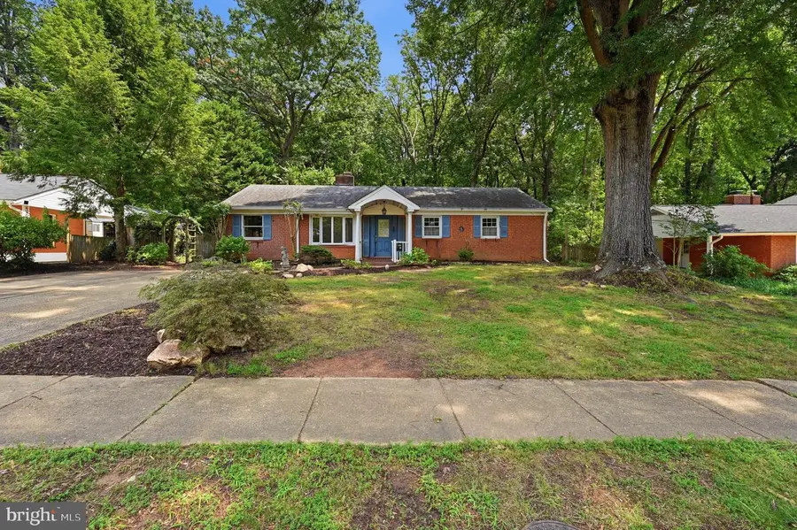 6702 Harwood Pl, Springfield, VA 22152 - #2