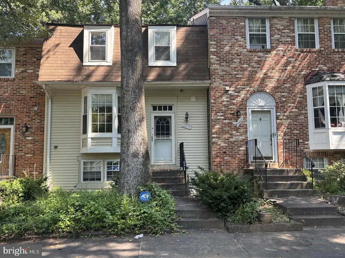 10025 Chestnut Wood Ln, Burke, VA 22015 - #1