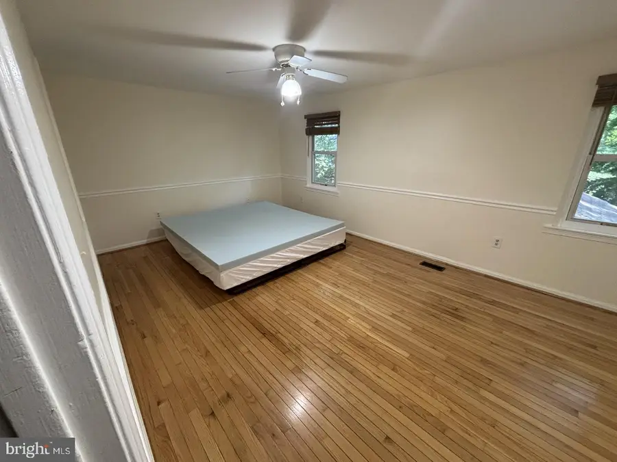 10025 Chestnut Wood Ln, Burke, VA 22015 - #2