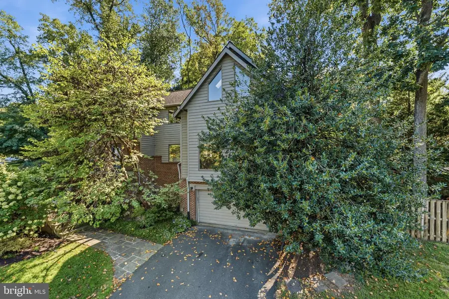 7337 Hooking Rd, McLean, VA 22101 - #2