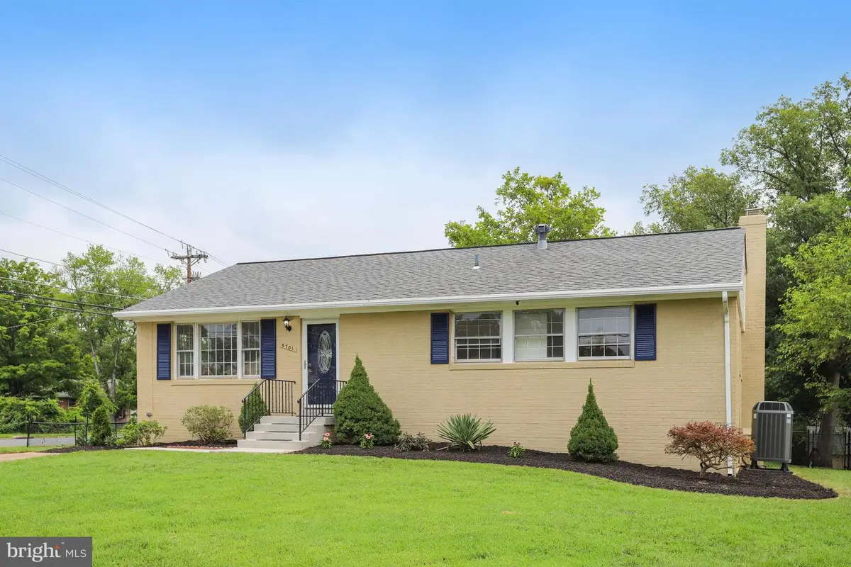 5701 Ottawa Rd, Centreville, VA 20120 - #1