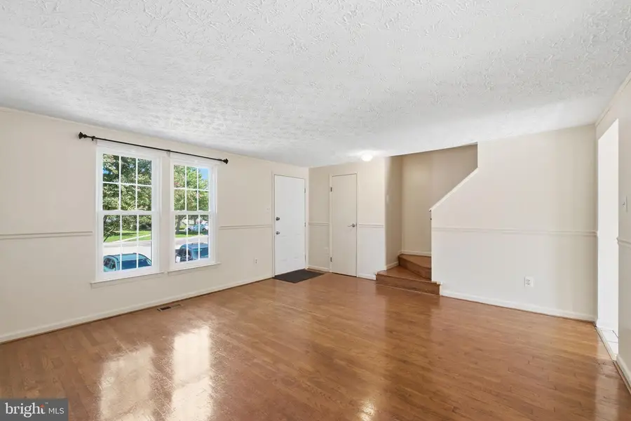 6989 Villa Del Rey Ct, Springfield, VA 22150 - #3