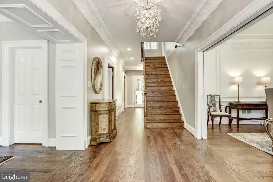 9563 Edmonston Dr, Great Falls, VA 22066 - #2