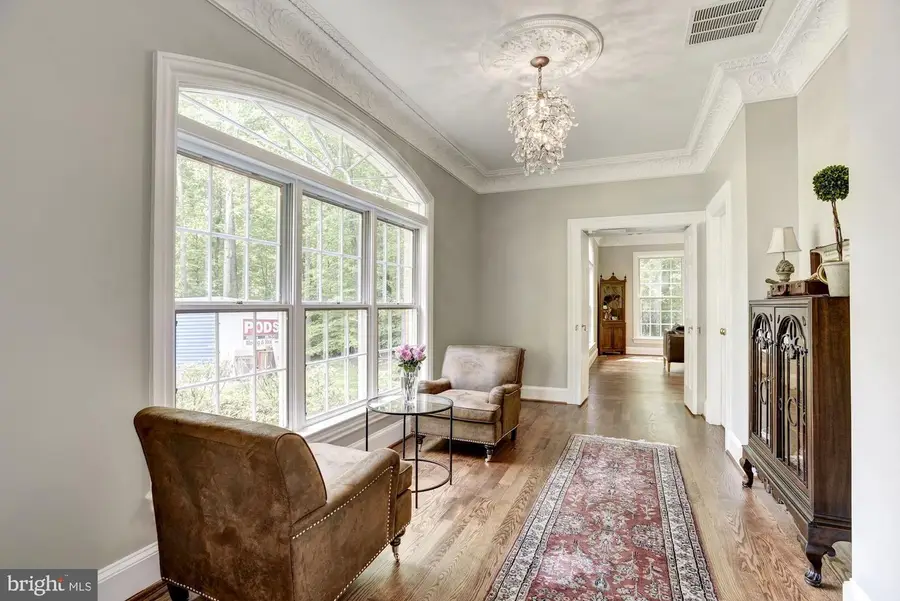 9563 Edmonston Dr, Great Falls, VA 22066 - #3