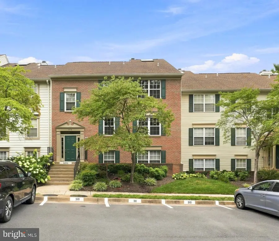 12114 Green Leaf Ct #202, Fairfax, VA 22033 - #2