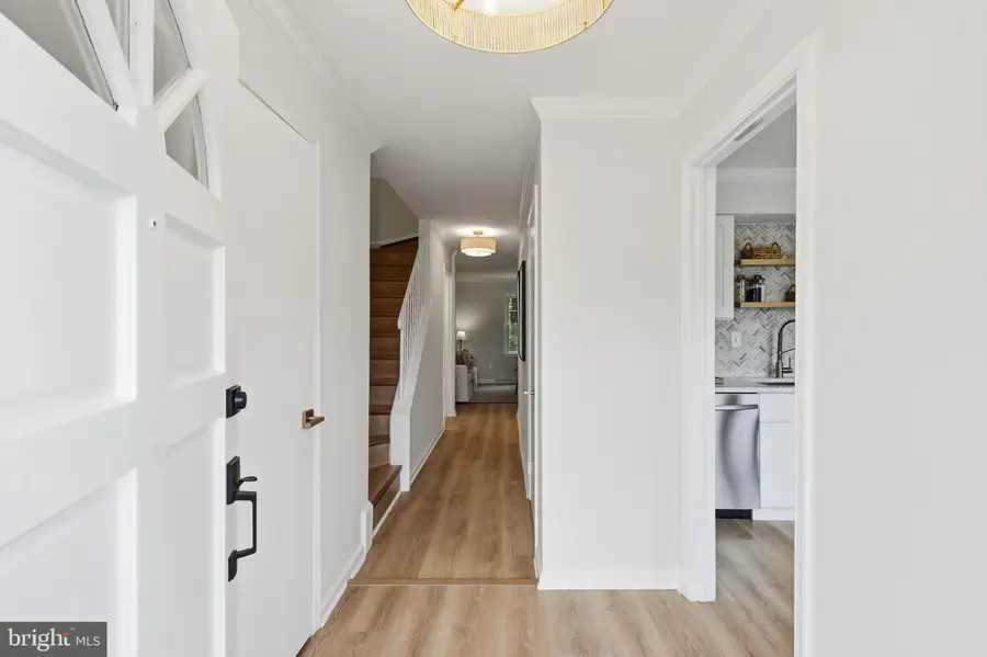 9103 Barrick St, Fairfax, VA 22031 - #2