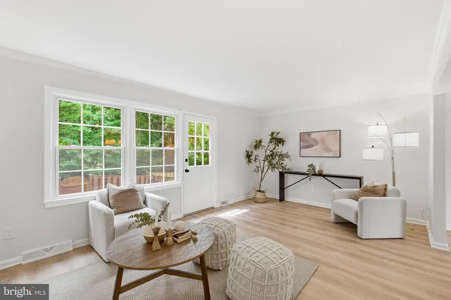 9103 Barrick St, Fairfax, VA 22031 - #3