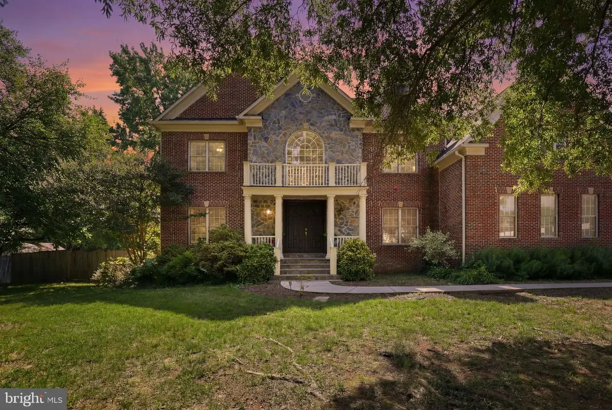 8813 Oak Leaf Dr, Alexandria, VA 22309 - #1