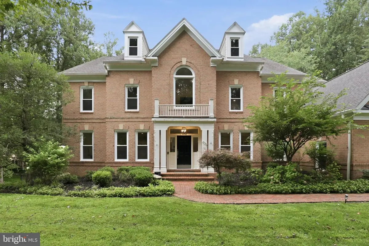 10301 Forest Maple Rd, Vienna, VA 22182 - #1