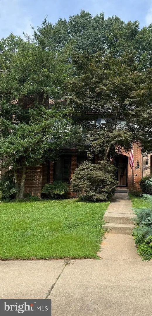 5723 Waters Edge Landing Ct, Burke, VA 22015 - #1