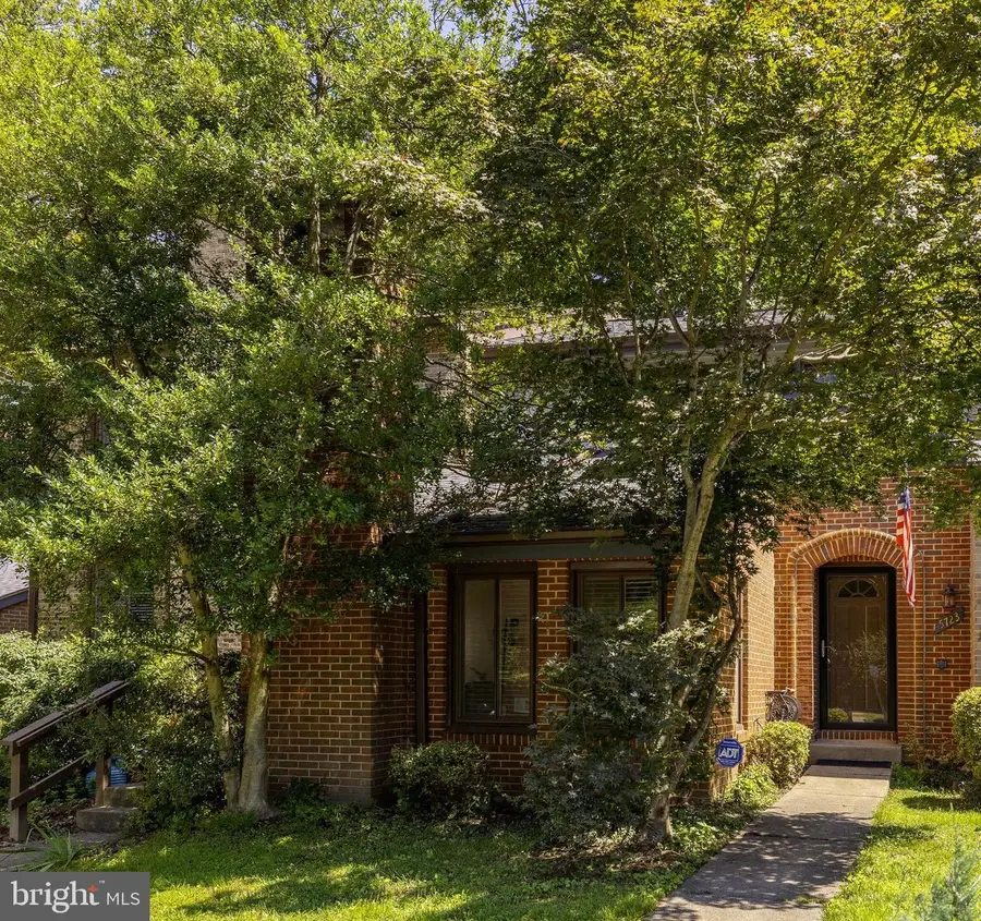 5723 Waters Edge Landing Ct, Burke, VA 22015 - #2