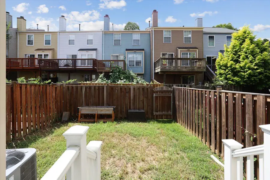 2984 Braxton Wood Ct, Fairfax, VA 22031 - #3