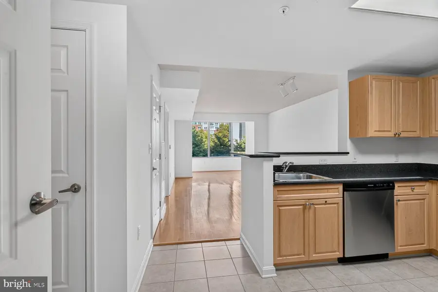 2726 Gallows Rd #101, Vienna, VA 22180 - #2