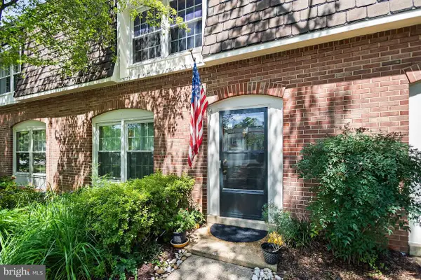 8210 Carrleigh Pkwy #6, SPRINGFIELD, VA 22152