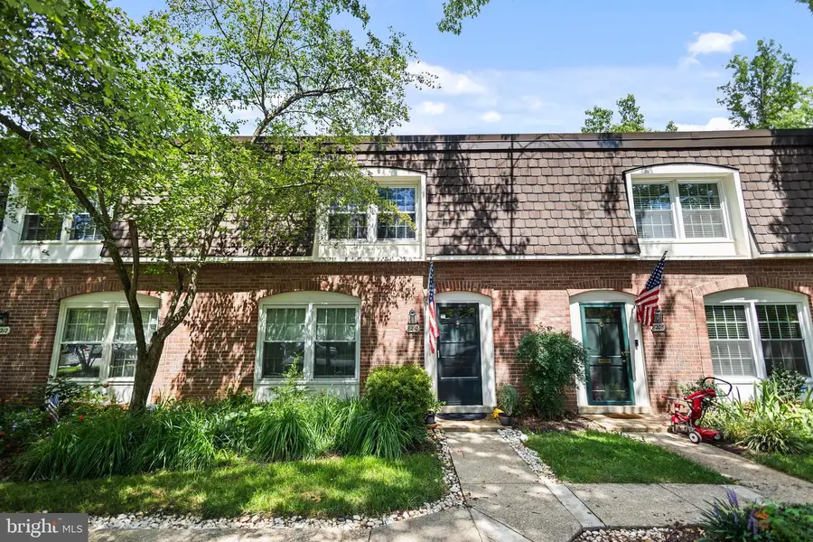 8210 Carrleigh Pkwy #6, Springfield, VA 22152 - #2
