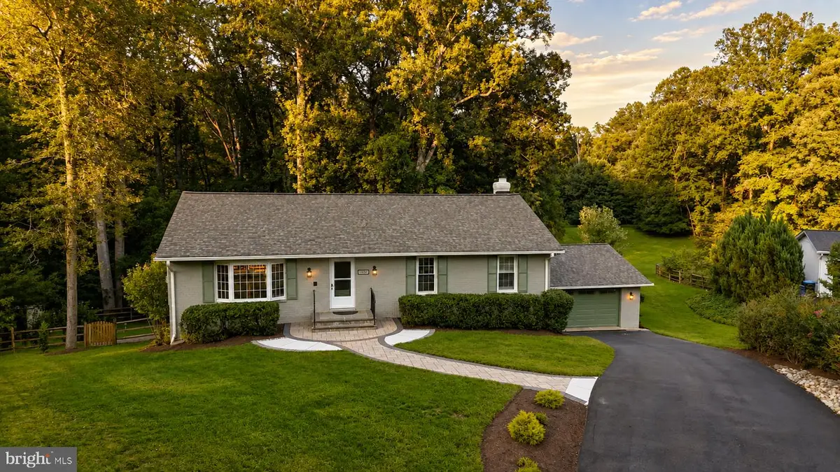 11600 Helmont Dr, Oakton, VA 22124 - #1