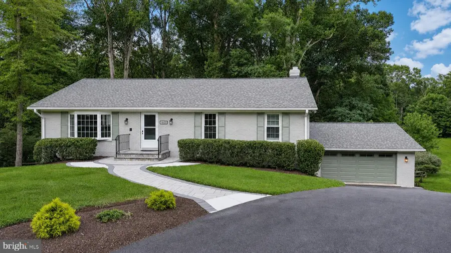 11600 Helmont Dr, Oakton, VA 22124 - #3
